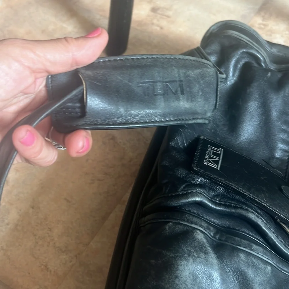 Tumi zipper pockets
